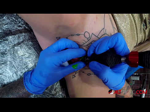 ❤️ Sully Savage, moi tatuada, tatuouse no clítoris ❤❌ Vídeo de puta en nós ❌