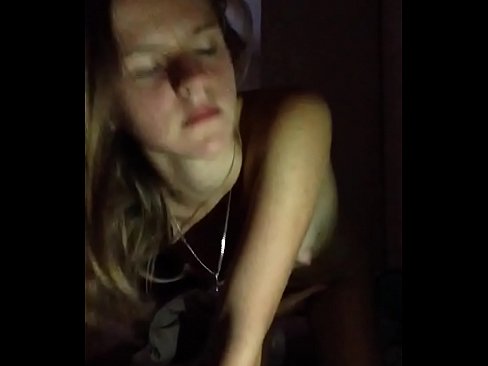 ❤️ Unha rapaza masturbanse e corre ❤❌ Vídeo de puta en nós ❌